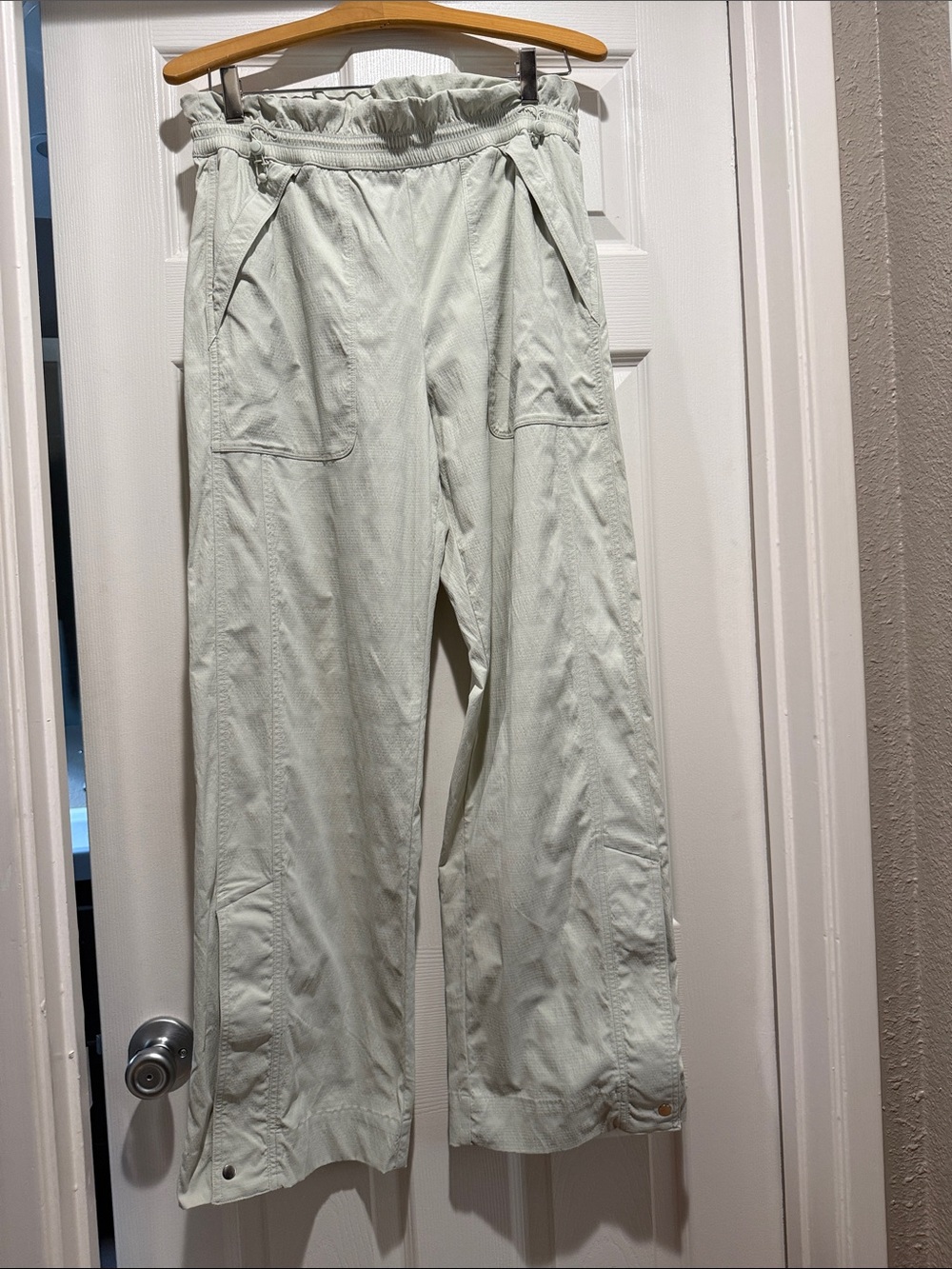Athleta- Women’s seafoam green wide leg athletic pants